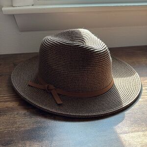 Women’s brown hat